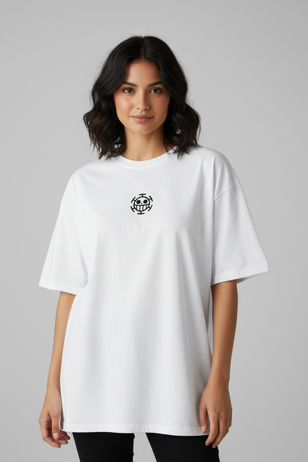 Camisetas Oversize Blanca Trafalgar Law de One Piece | Mujer
